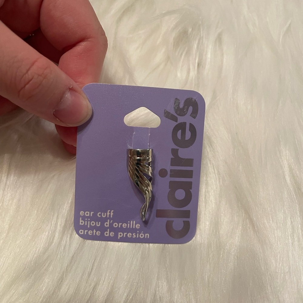 BNWT Claire’s Ear Cuff